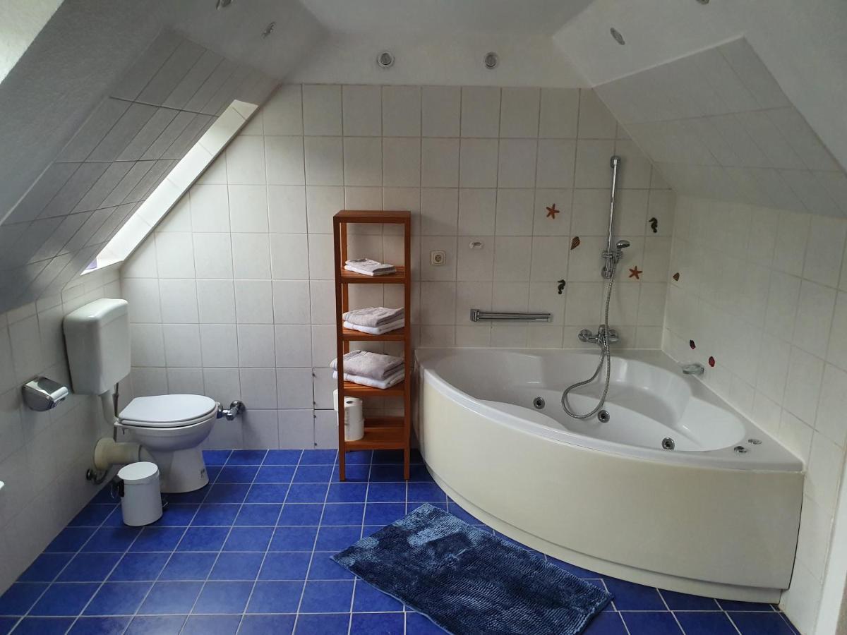 Apartment Binnenhafen ดุยส์บูร์ก ภายนอก รูปภาพ